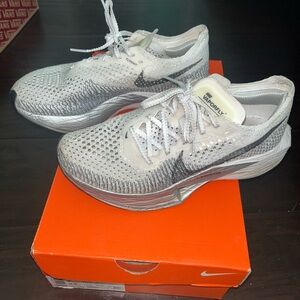 Nike Vaporfly Flyknit Running Shoes - White & Gray